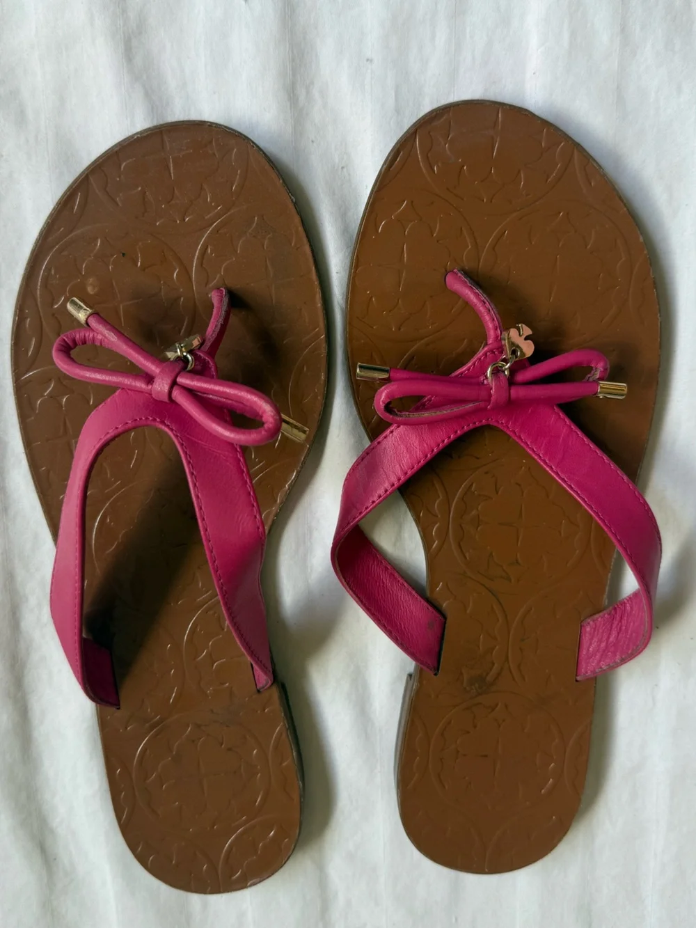 kate spade Hot Pink Bow Thong Sandals Size 7.5 Coastal Preppy Resortwear Bright - Picture 2 of 6